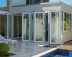 Instalação de janela de madeira Instalação de janela de madeira