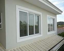 Instalação de janela de madeira Instalação de janela de madeira