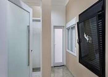 Porta pivotante em alumínio Porta pivotante em alumínio