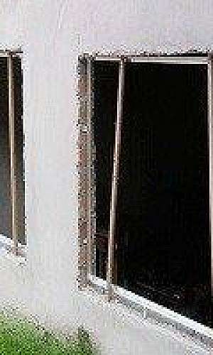 Instalação de esquadrias de alumínio com contramarco Instalação de esquadrias de alumínio com contramarco