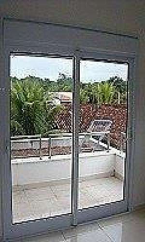 Porta balcão com persiana integrada Porta balcão com persiana integrada