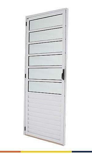 Porta de alumínio com basculante Porta de alumínio com basculante