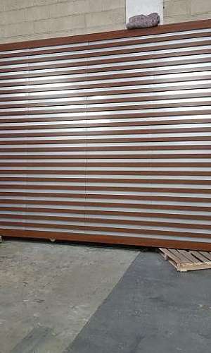 Portão basculante fechado Portão basculante fechado